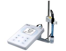 Laboratórny stolný pH merač série 700